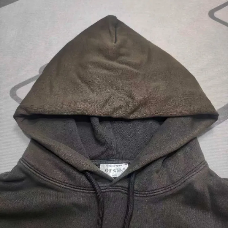 The top tested version OFF chest religious WHITE hooded sweatshirt OW jacket hoodie oversize same style for male and female couples stars. As a street fashion art in the luxury ranks, off white has always attracted many fans with its classic logo and trendy creativity. Not only is it an understanding of fashion, off white also intuitively reflects ♻️ environmental awareness in many works, and treats the world gently.  The kangaroo pocket adopts a special machine crimping process with externally shaped wiring. The brim of the hat is designed with threads, which is the first thing to look at when appraising.   The fabric is made of 480g terry cotton fabric with full drape.  Color: Black Size: XS-L P:430